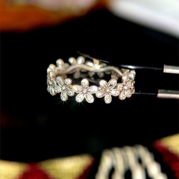 Pandora Daisy Flower Ring - Picture 5 of 8